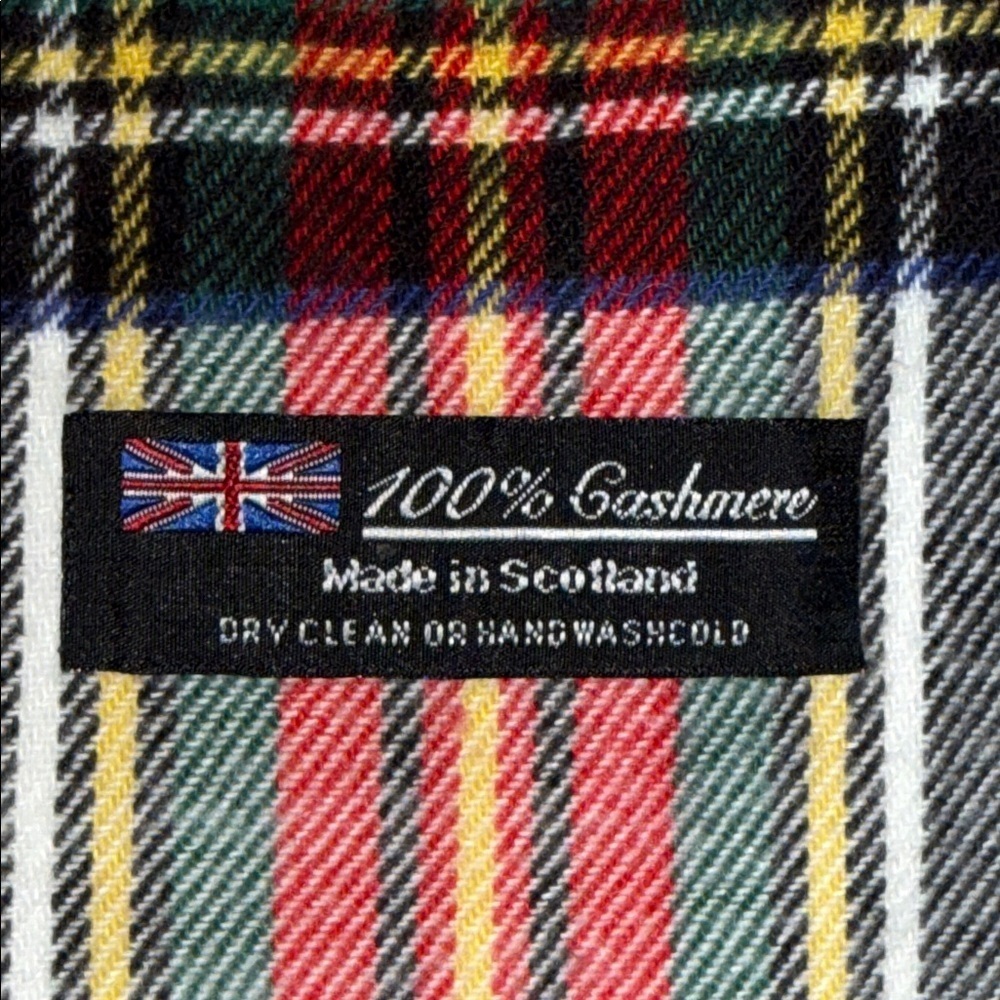 100% Cashmere Ivory & Red Plaid Scarf Made in Scotland - Picture 6 of 6